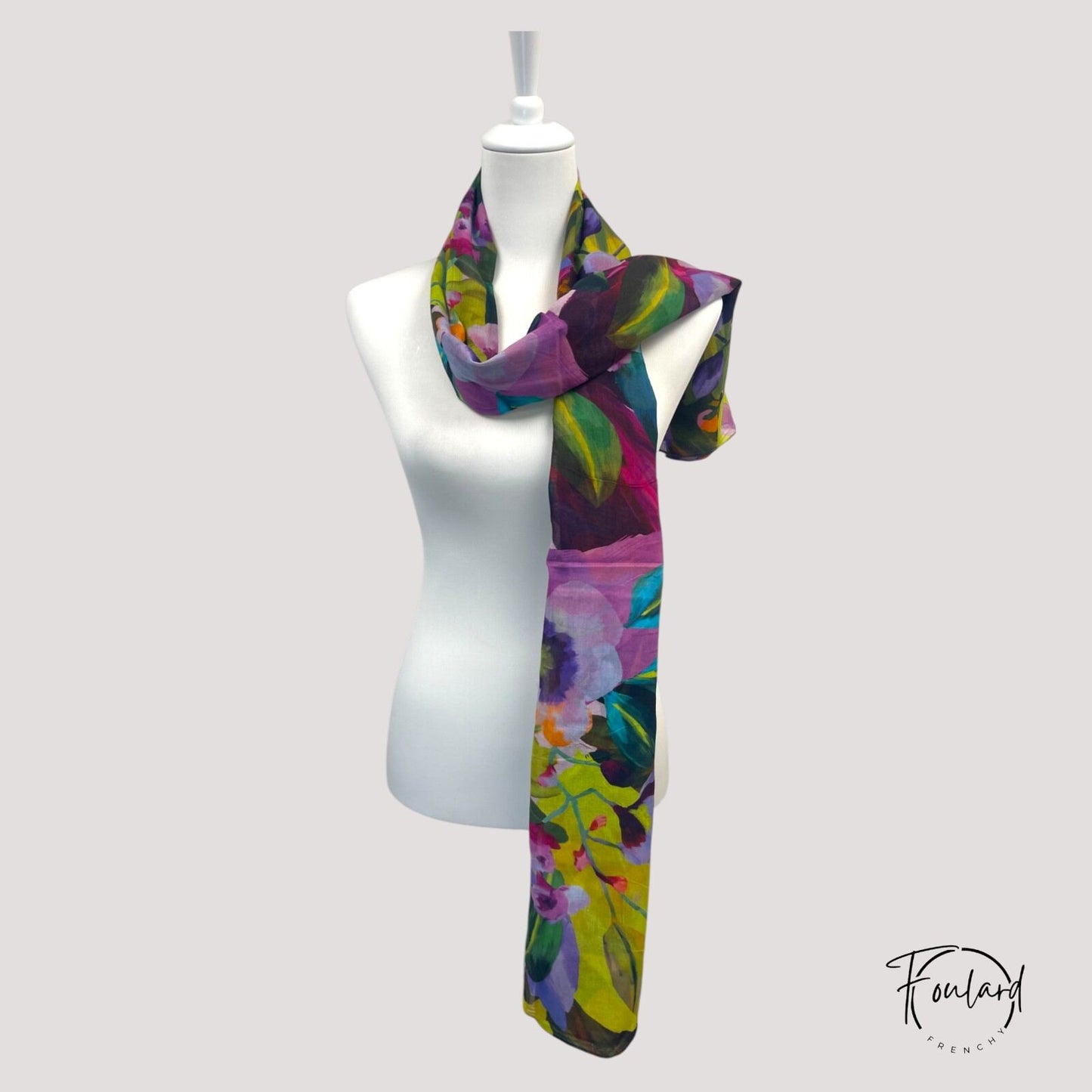 Foulard fleuri aux couleurs tropicales