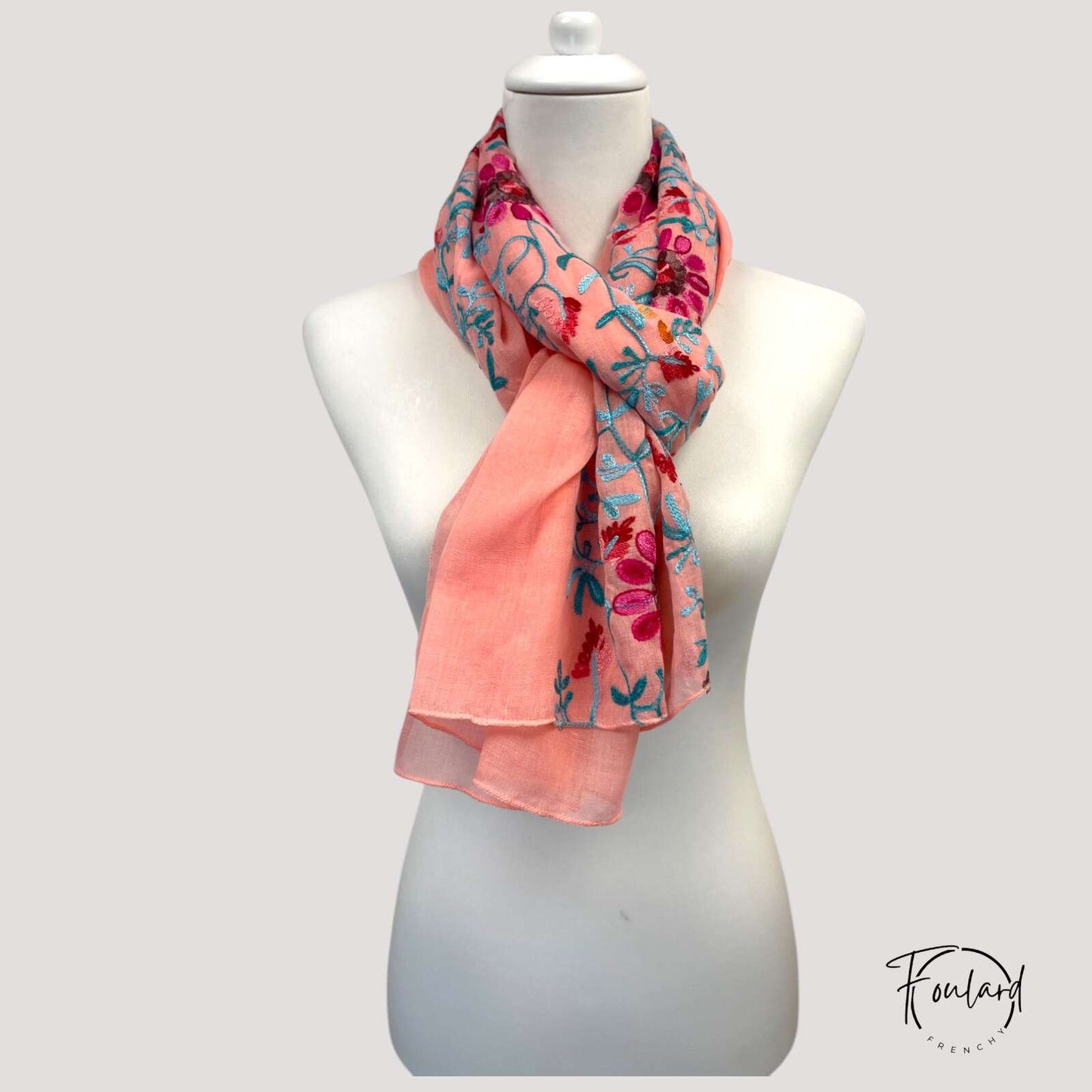 Foulard Brodé Floral – Rose Poudré