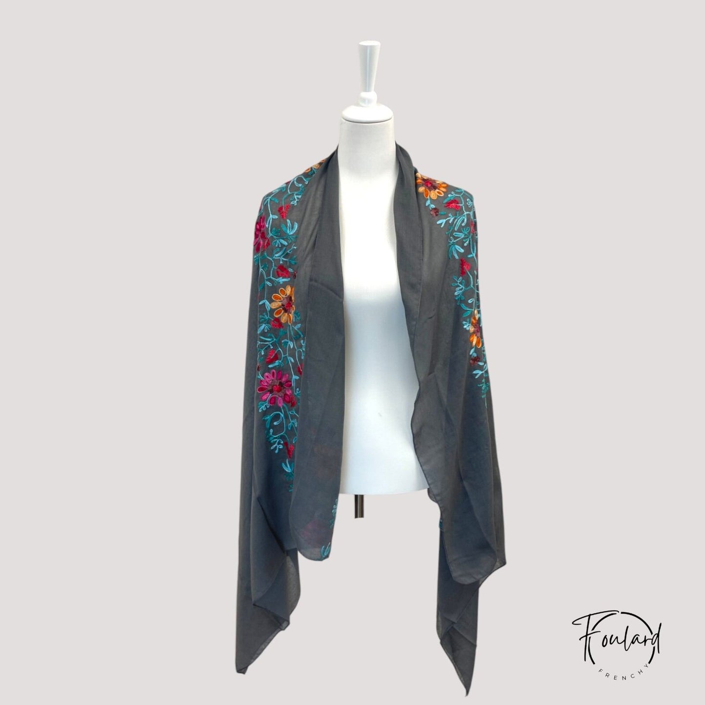 Foulard Brodé Floral – Gris Charbon Élégant 180×90 cm