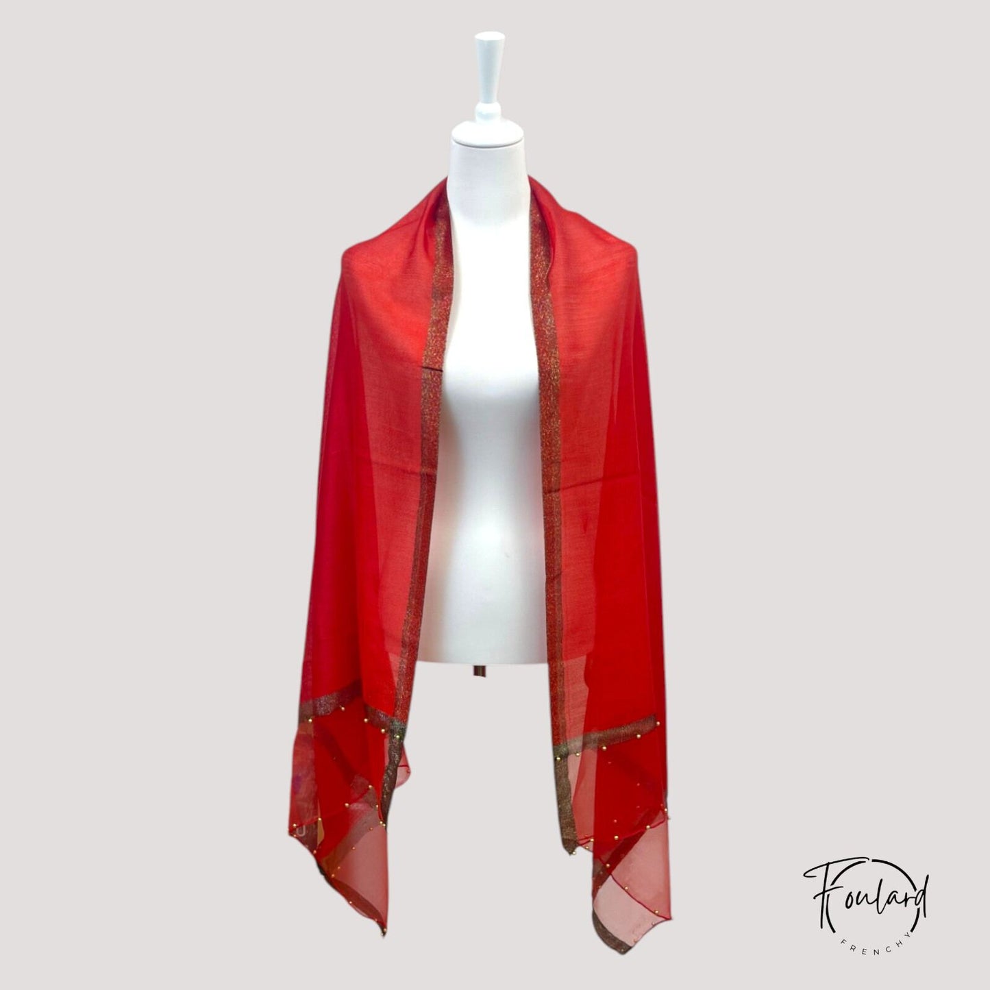 Foulard Rouge Passion – Voile Doré et Perles (180×90 cm)
