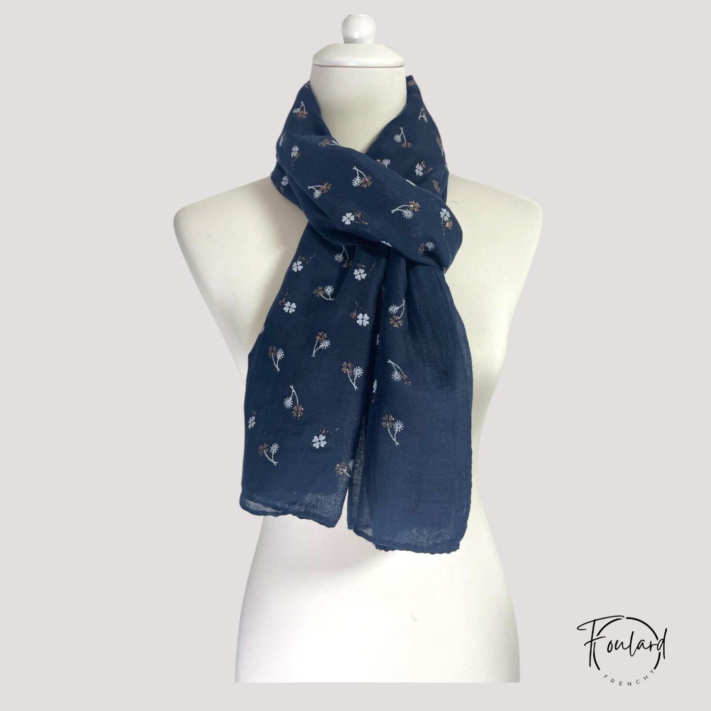 Foulard femme noir à motif floral doré