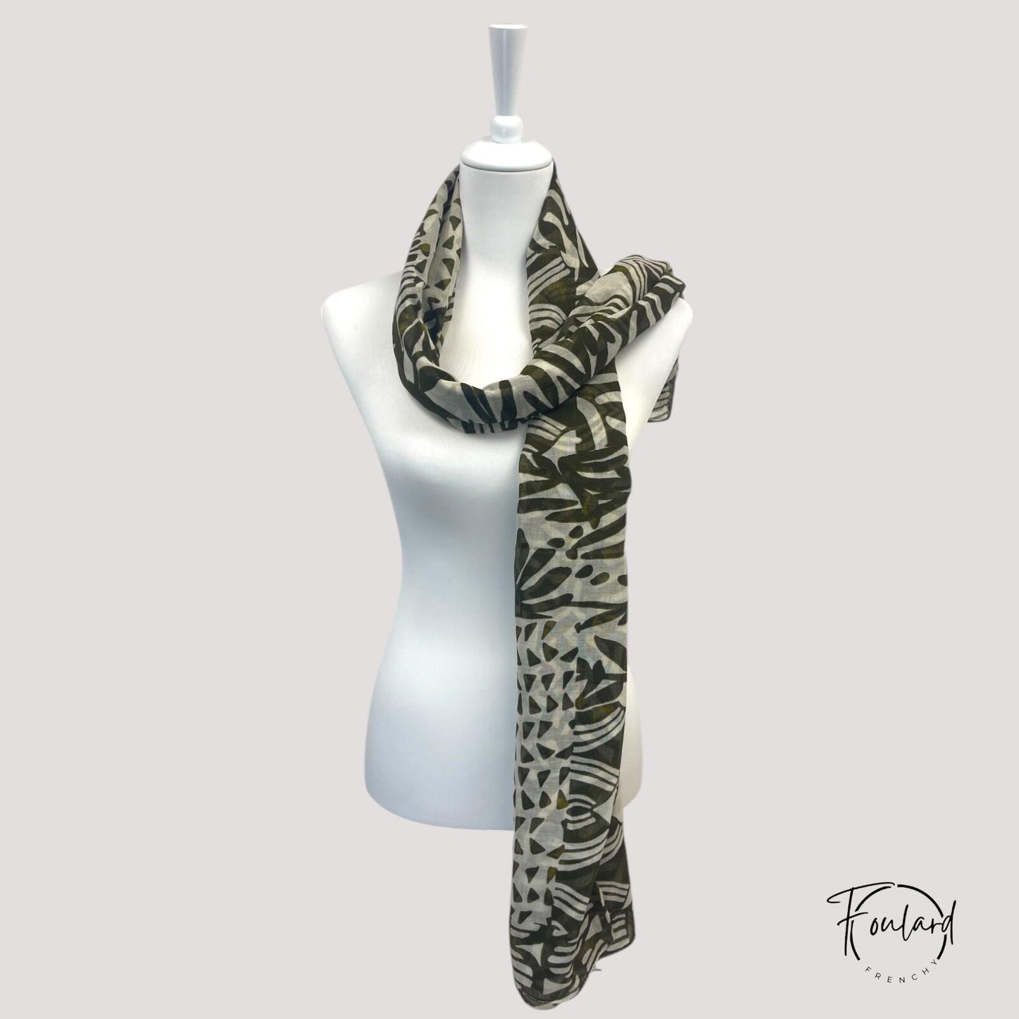 Foulard femme imprimé ethnique kaki et beige