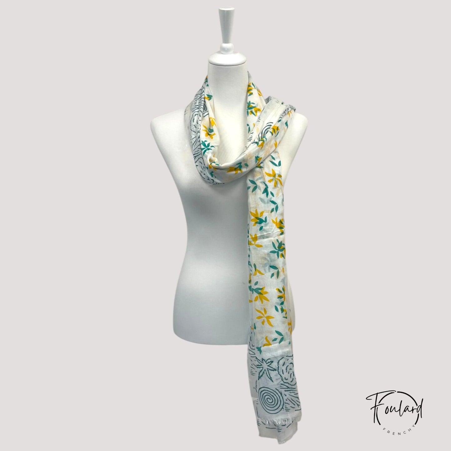 Foulard blanc à motifs spirales verts et détails jaunes – 100 % coton