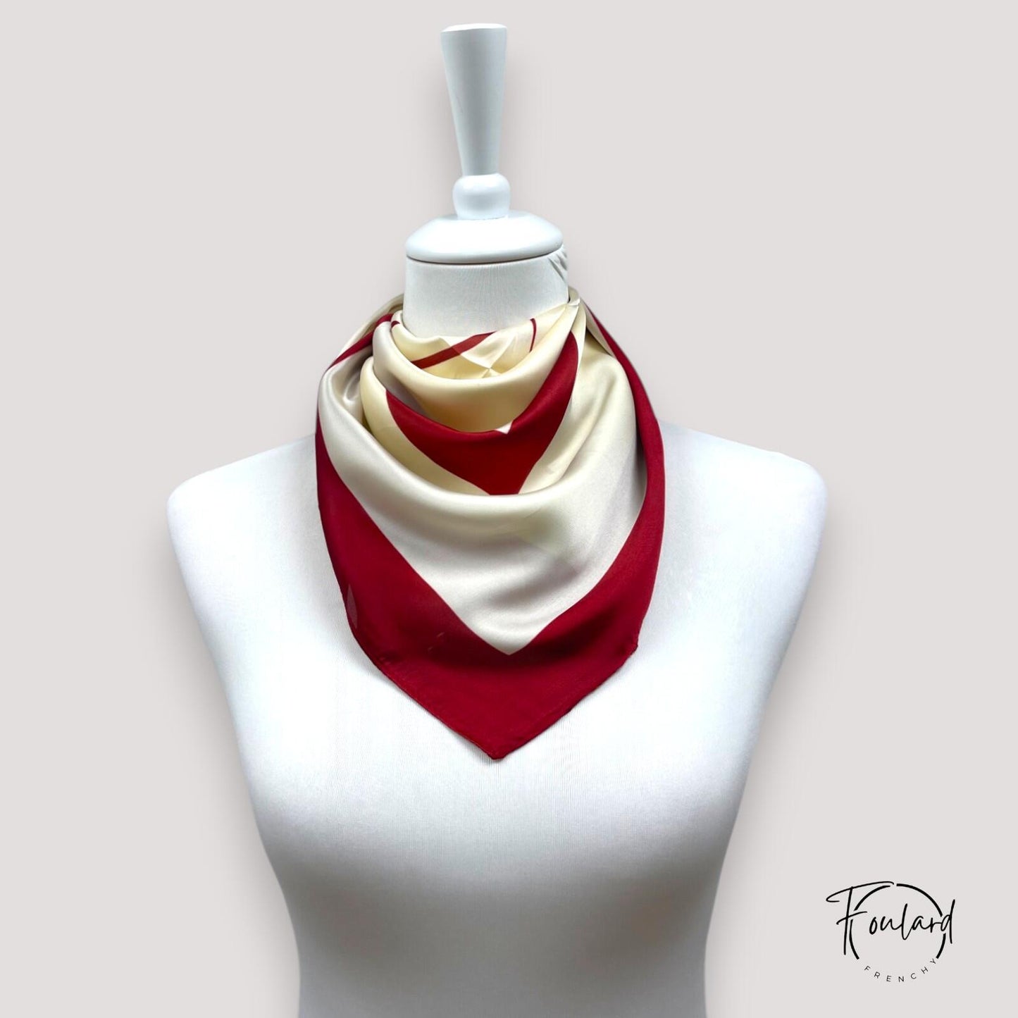 Foulard 70x70 – Rayures bicolores crème et rouge profond
