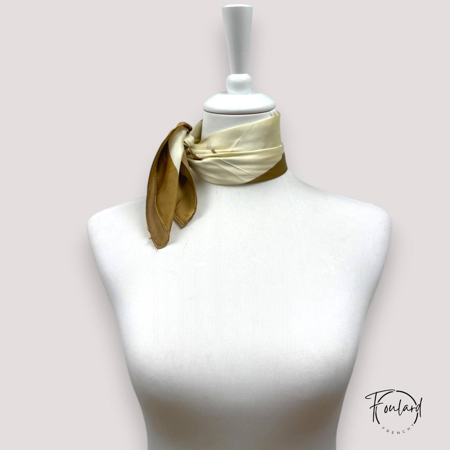 Foulard carré 70x70 – Rayures ivoire et camel