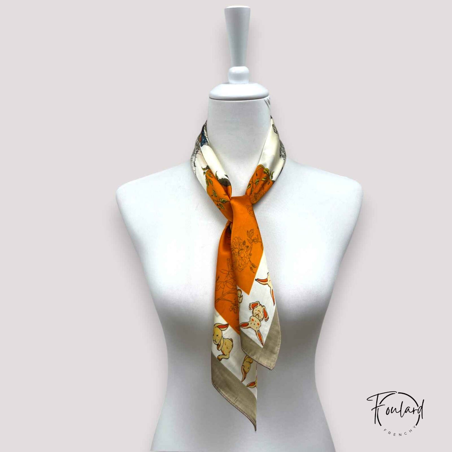 Foulard carré 70x70 – Imprimé animalier et orange vif