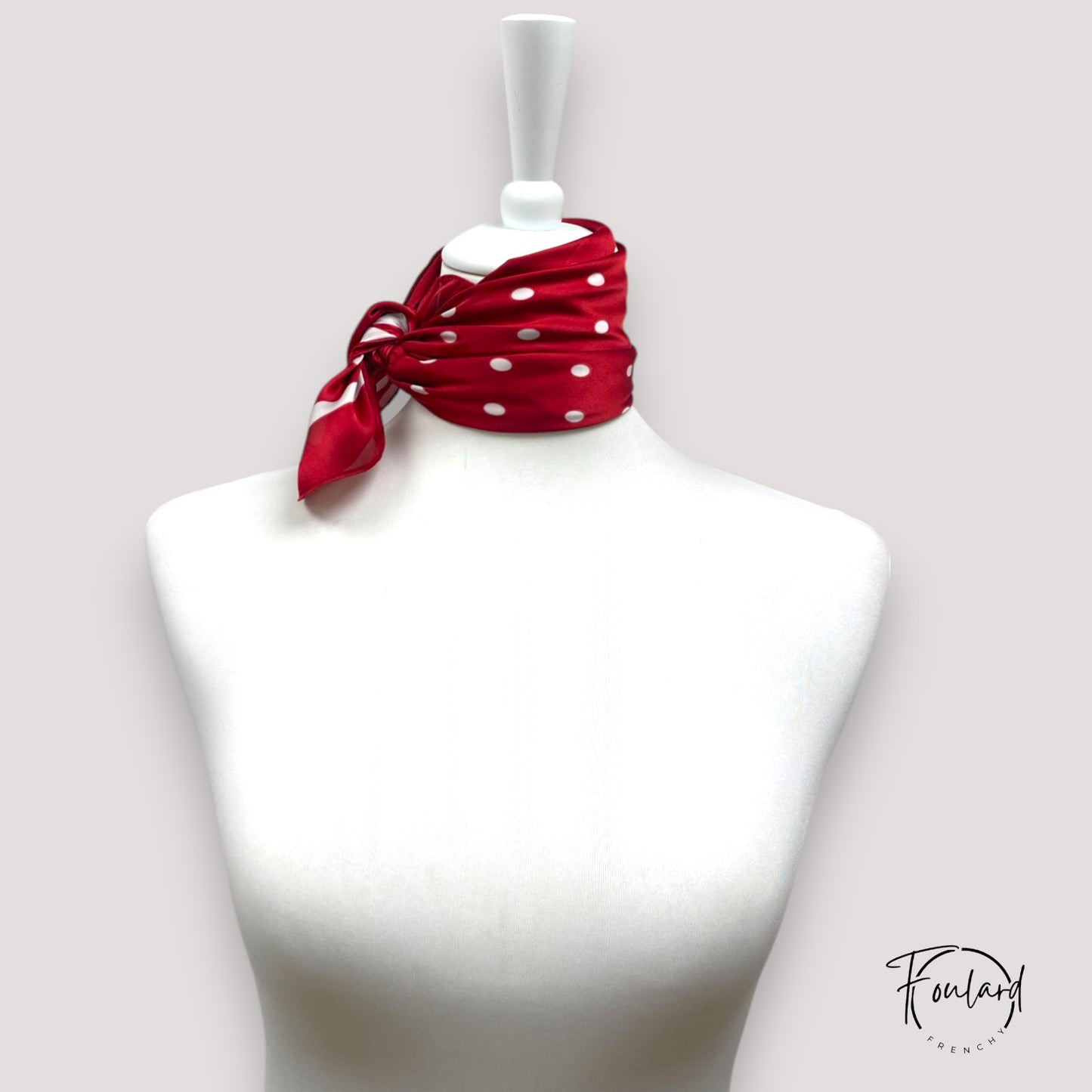 Foulard carré 70x70 – Rouge à pois blancs