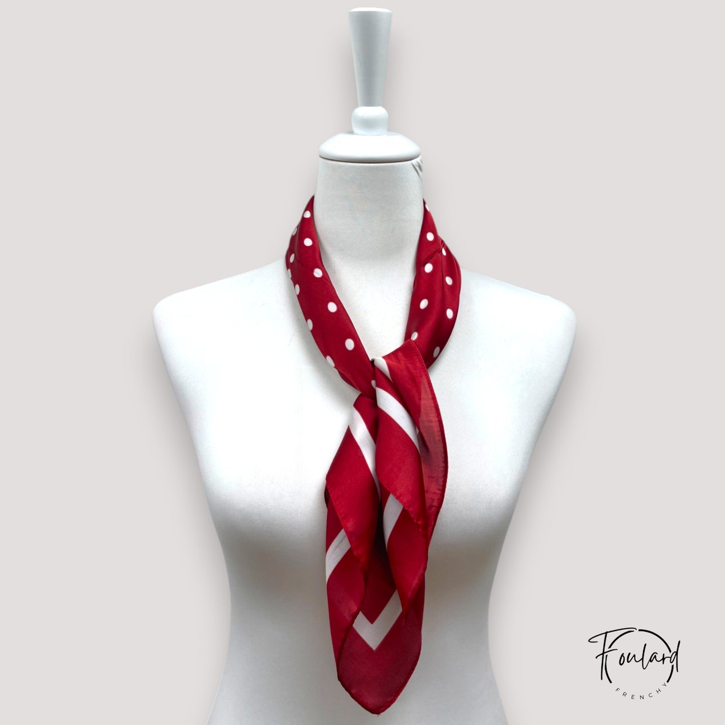 Foulard carré 70x70 – Rouge à pois blancs