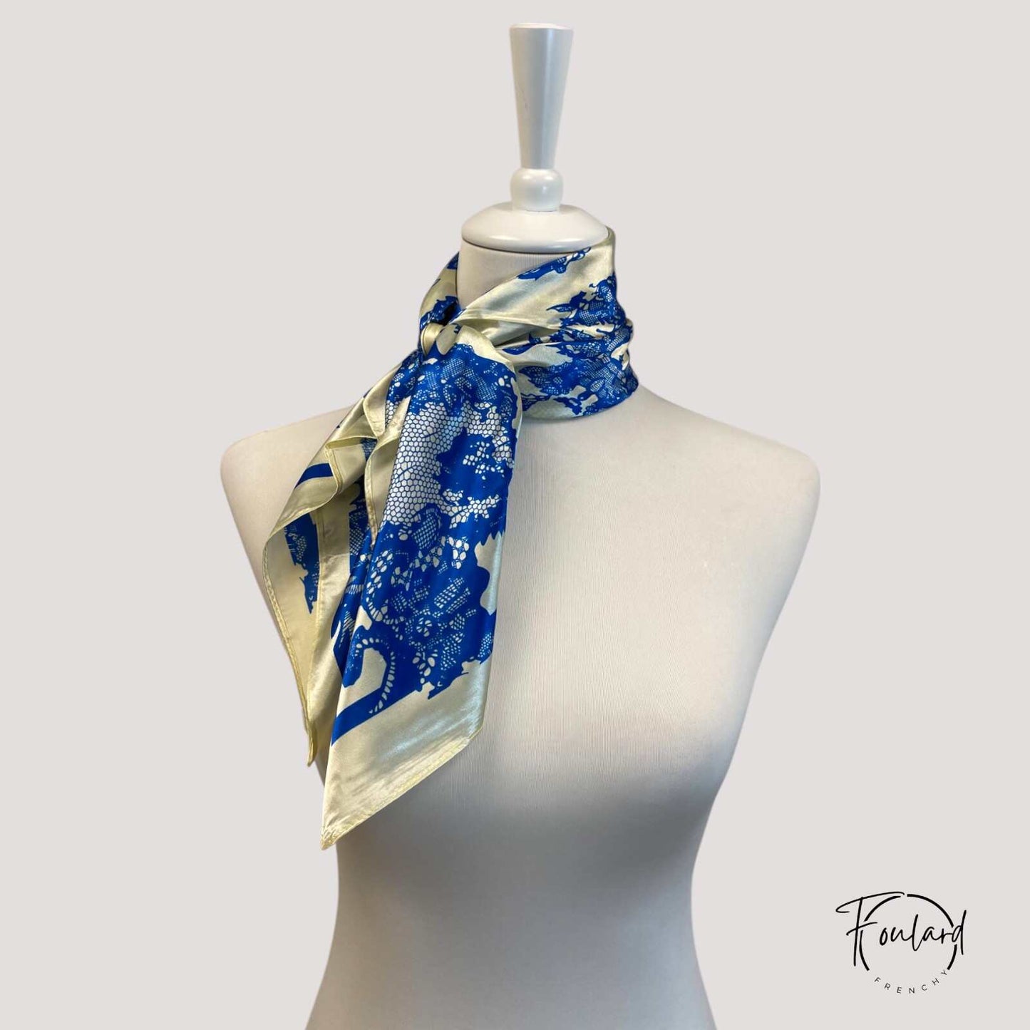 AUDREY Foulard Cheveux Femme Blanc Crème & motifs Bleu Baroque