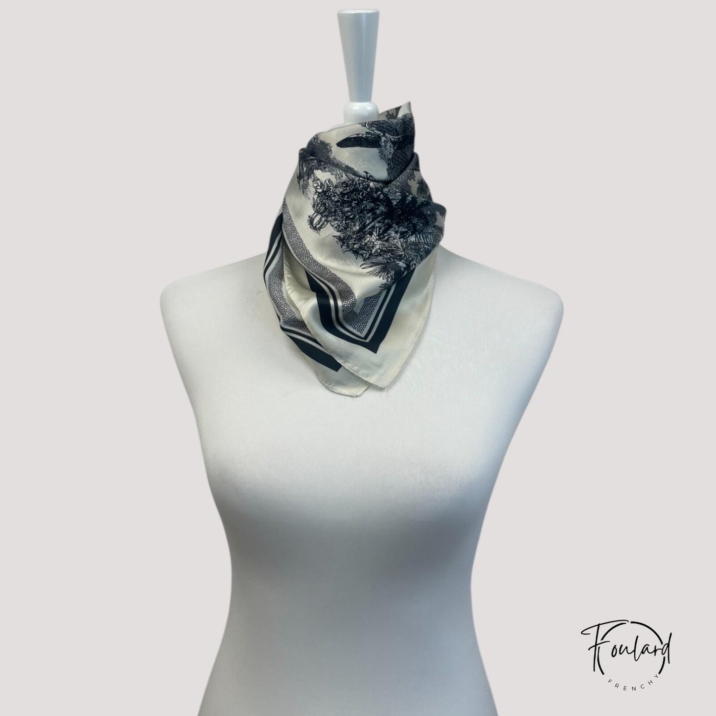Foulard carré 70x70 – Paysage noir et blanc