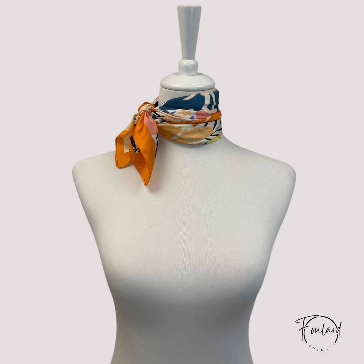Foulard carré 70x70 – Motif floral abstrait multicolore