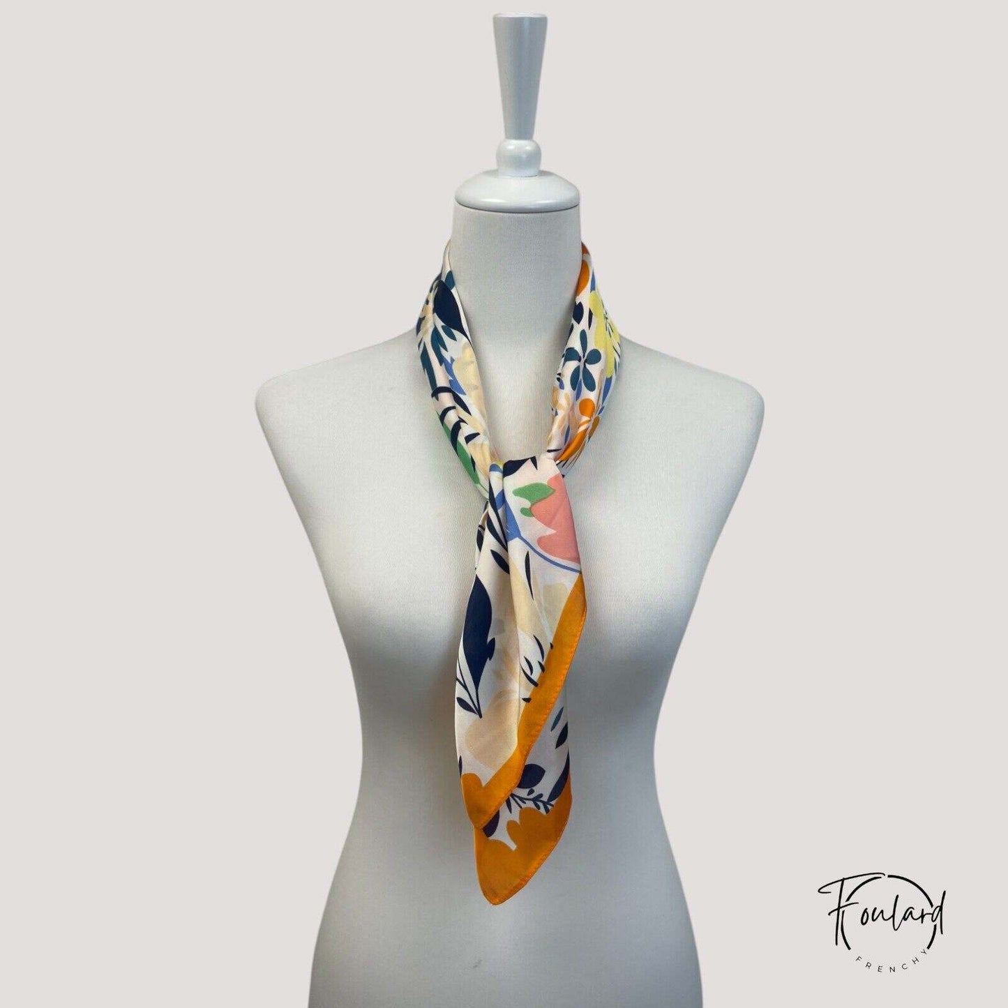Foulard carré 70x70 – Motif floral abstrait multicolore