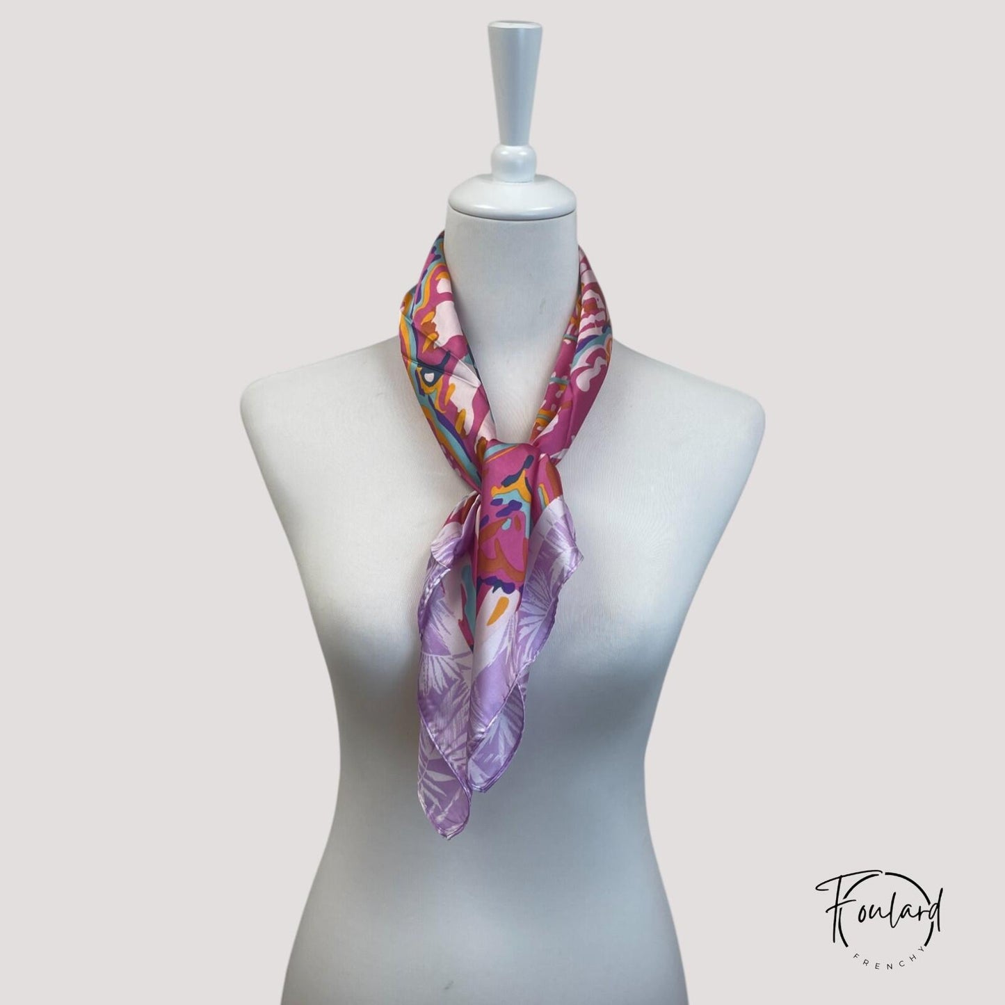 Foulard carré 70x70 – Explosion de couleurs en rose fuchsia et lilas