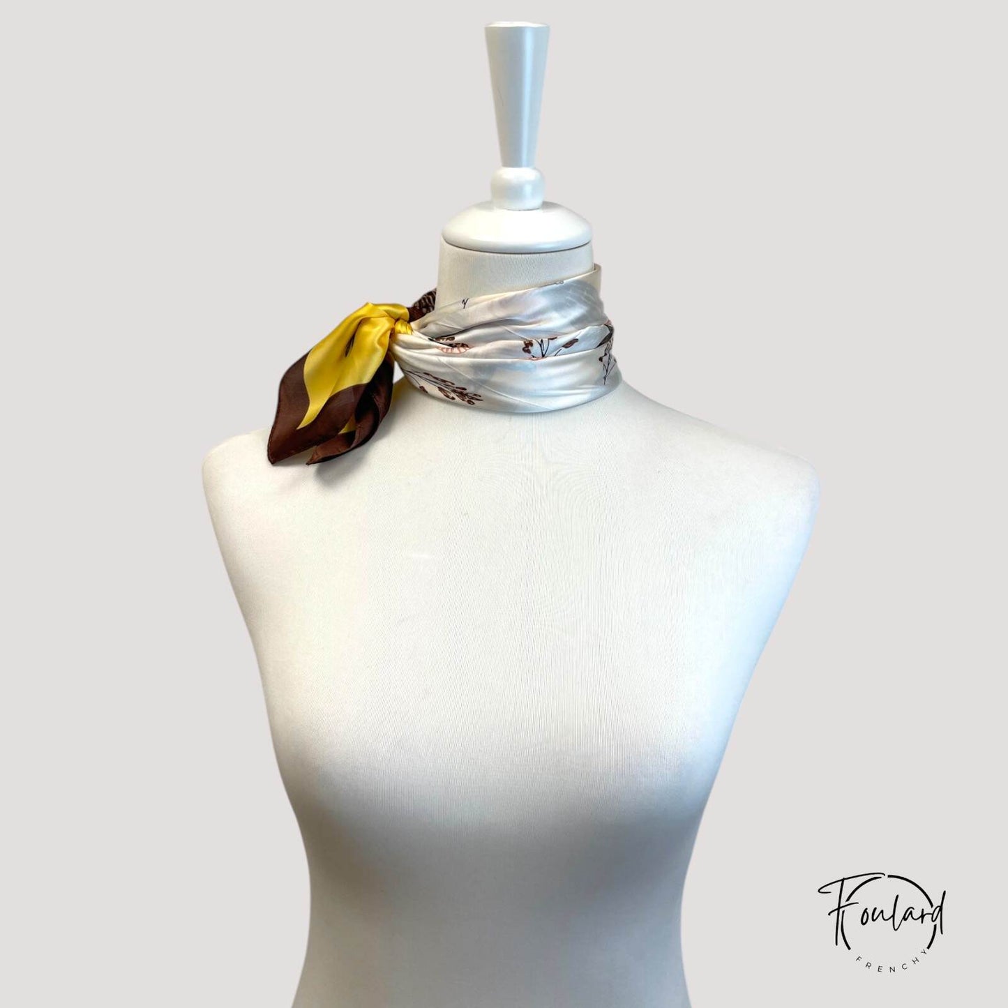 Foulard carré 70x70 – Floraison éclatante