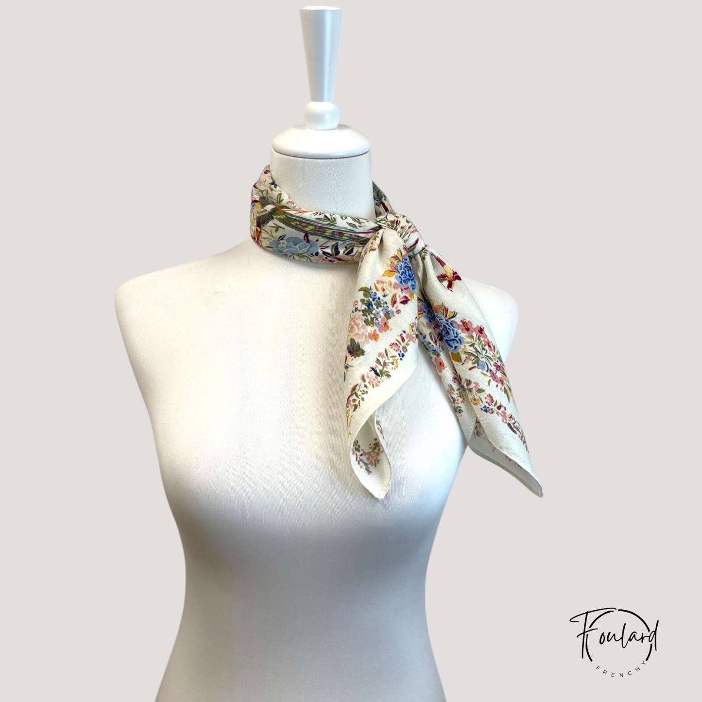 Foulard carré 70x70 – Esprit bucolique et charme d’antan
