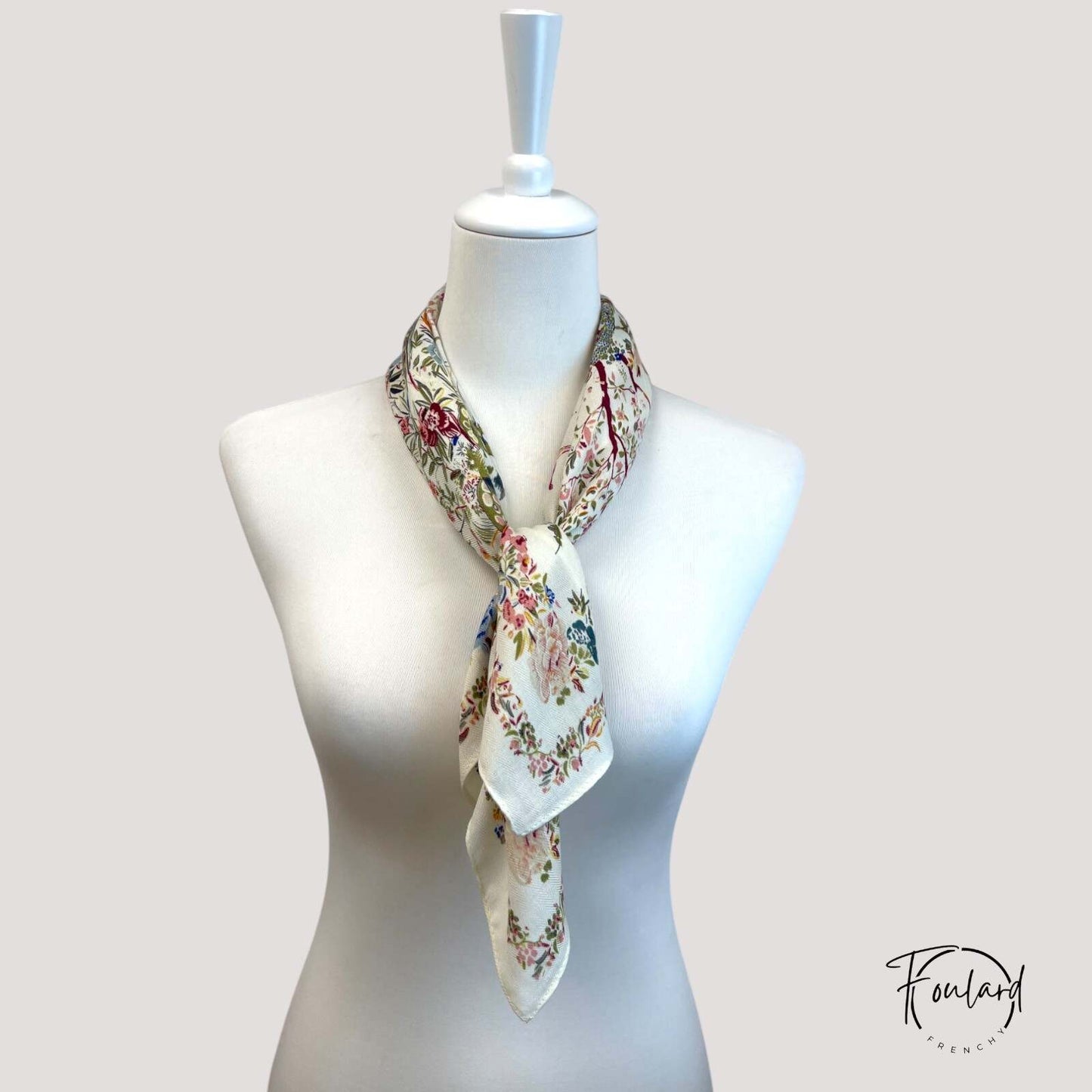 Foulard carré 70x70 – Esprit bucolique et charme d’antan