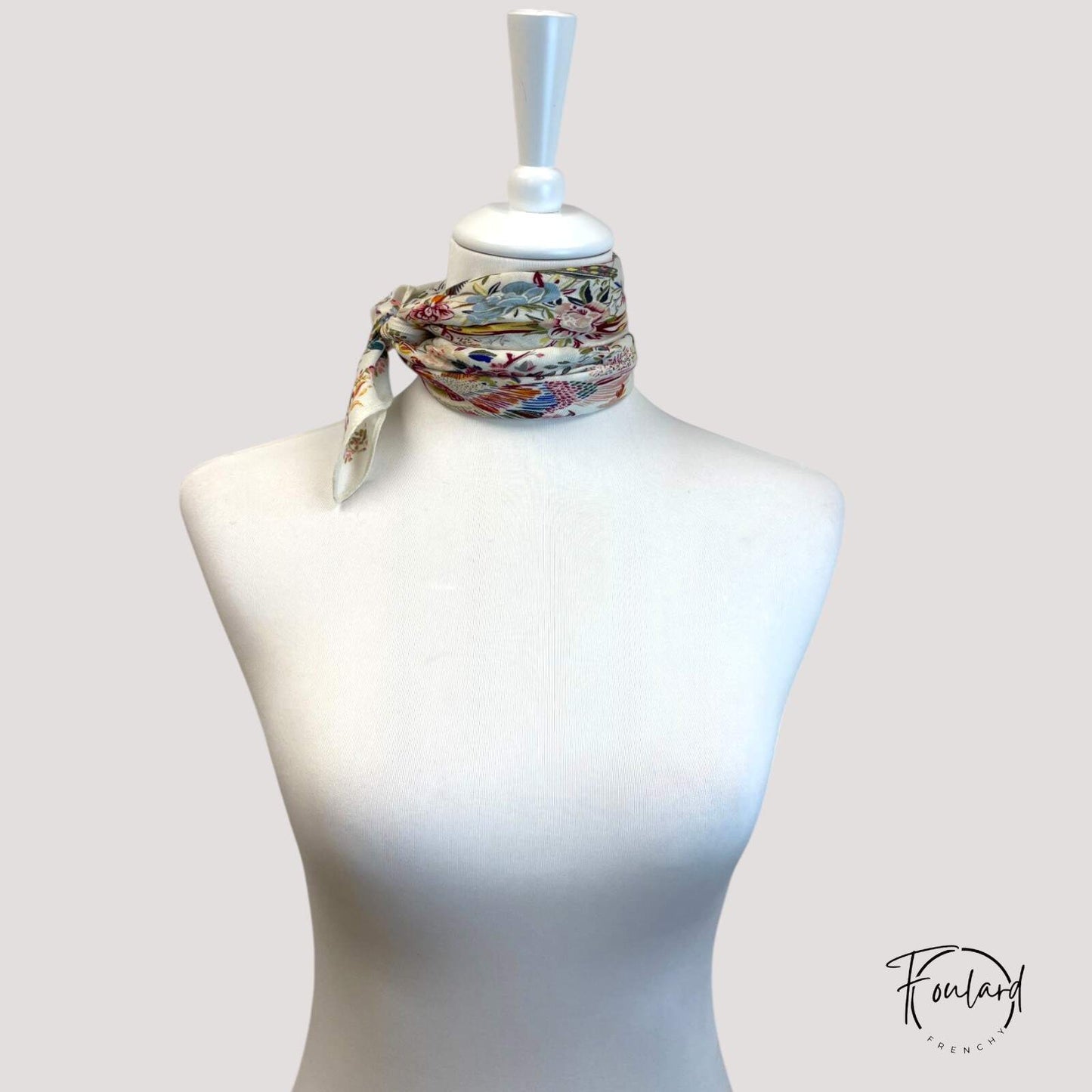 Foulard carré 70x70 – Esprit bucolique et charme d’antan