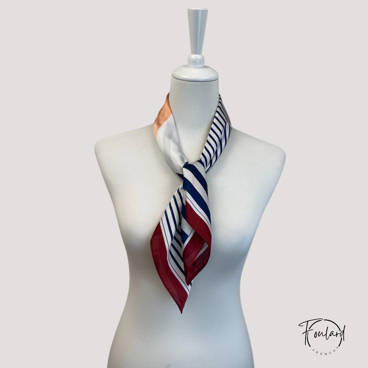 Foulard carré 70x70 – Rayures bleu marine, rouge bordeaux