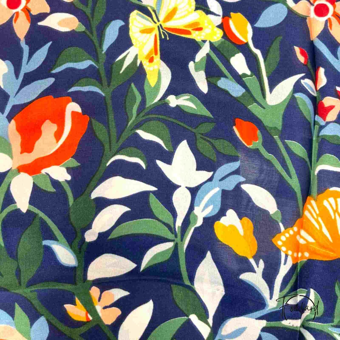 Foulard carré 70x70 – Motif floral coloré et papillons