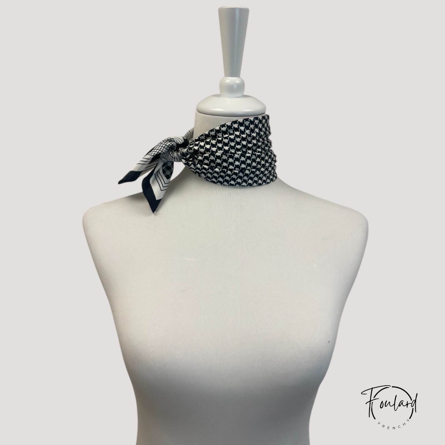 Foulard carré 70x70 – graphique noir et blanc