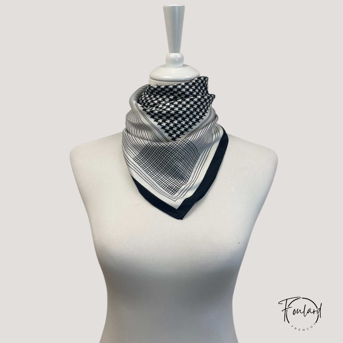 Foulard carré 70x70 – graphique noir et blanc