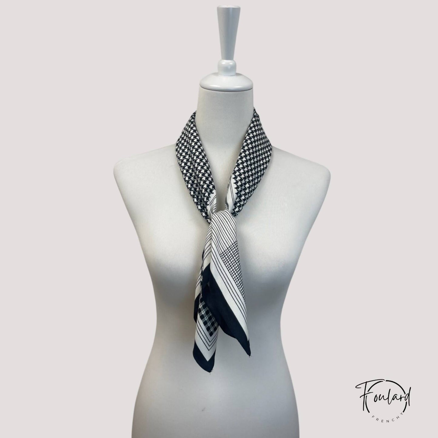 Foulard carré 70x70 – graphique noir et blanc