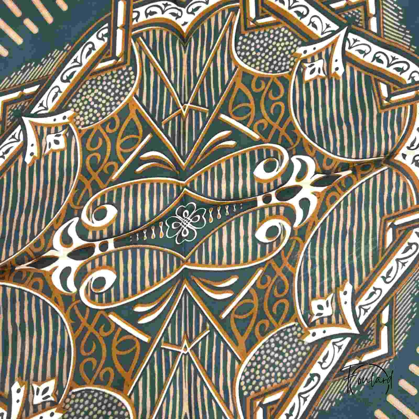 Foulard carré 70x70 – Motif baroque vert forêt et camel