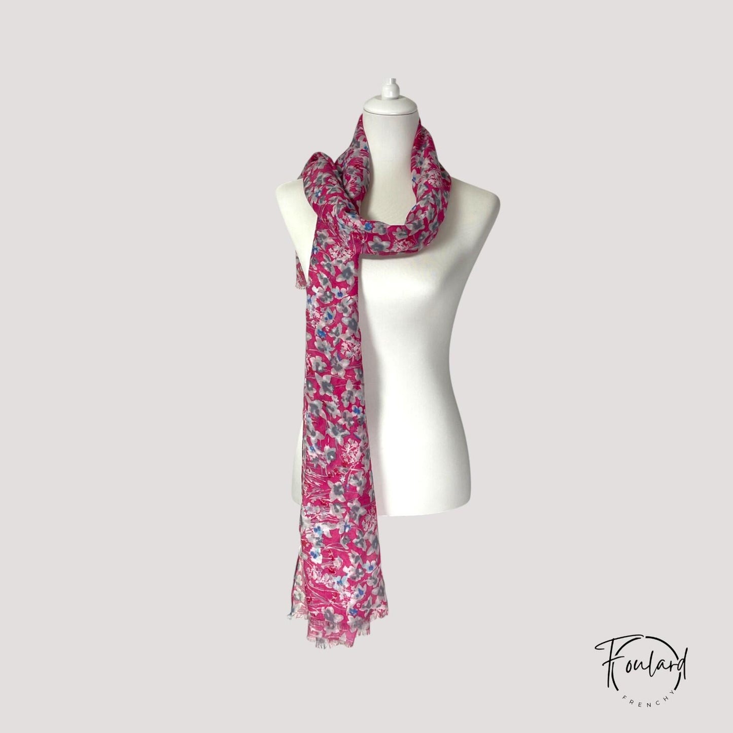 Foulard femme Rose imprimé floral fuchsia