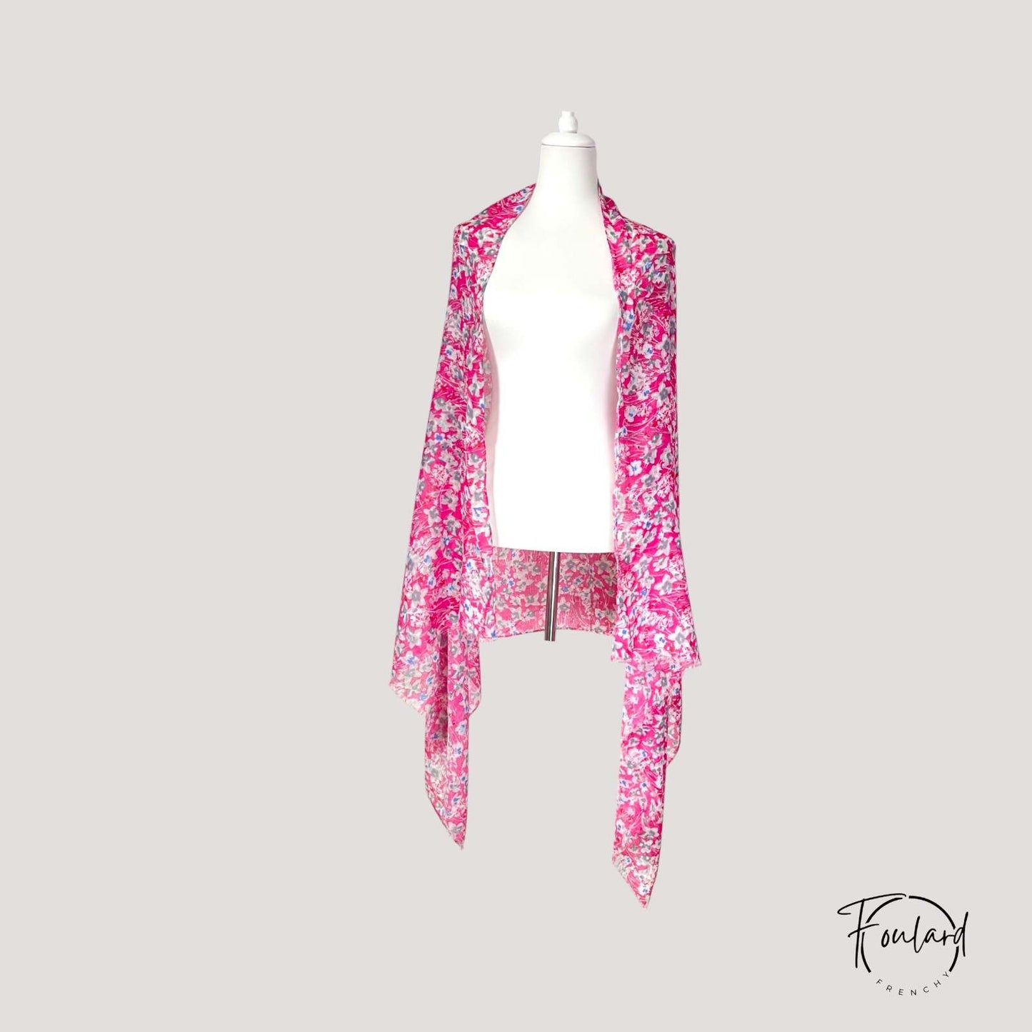 Foulard femme Rose imprimé floral fuchsia