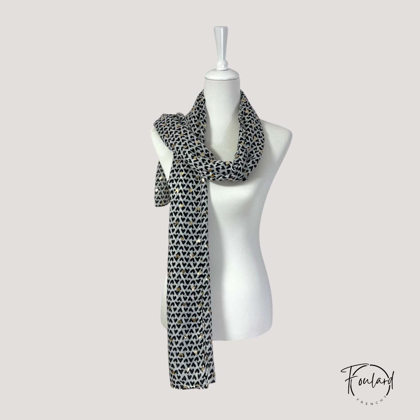 Foulard femme noir à motif cœur doré