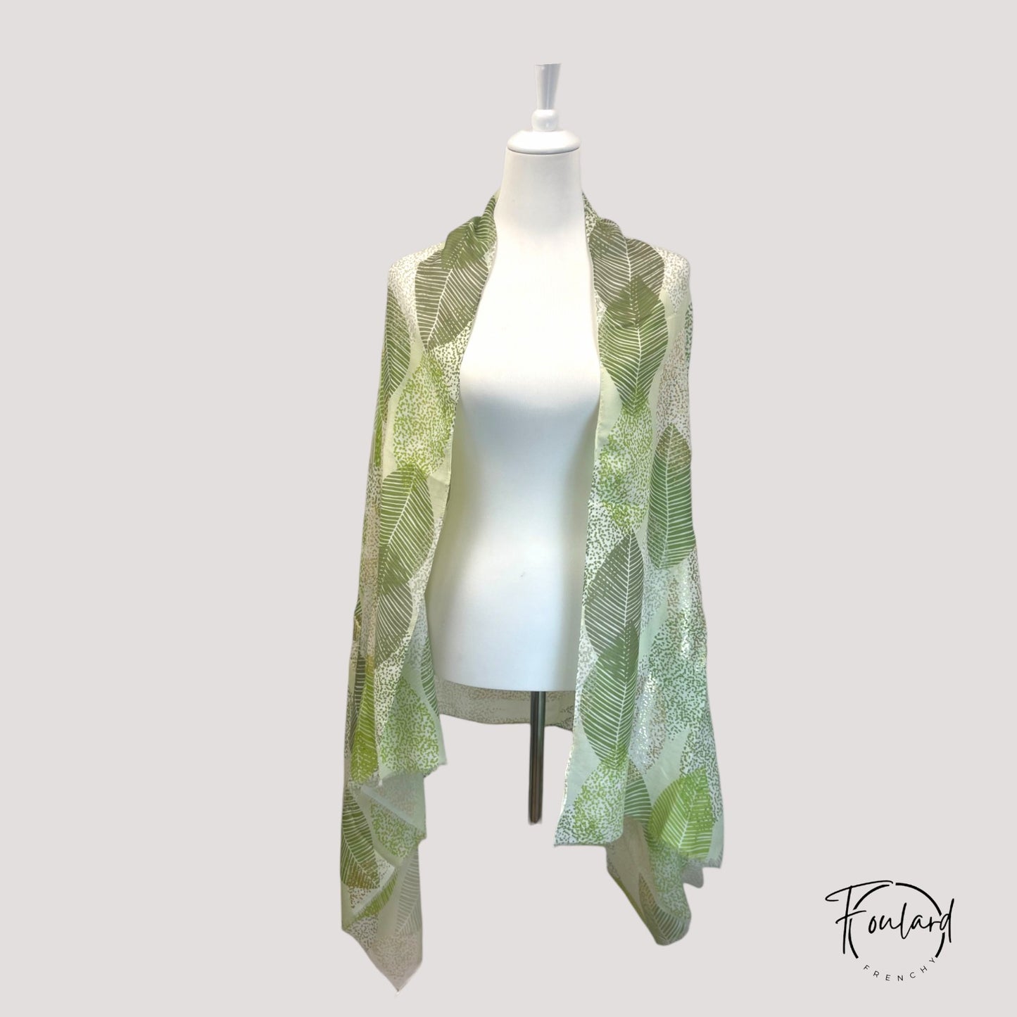 Foulard femme motif feuilles vertes et doré