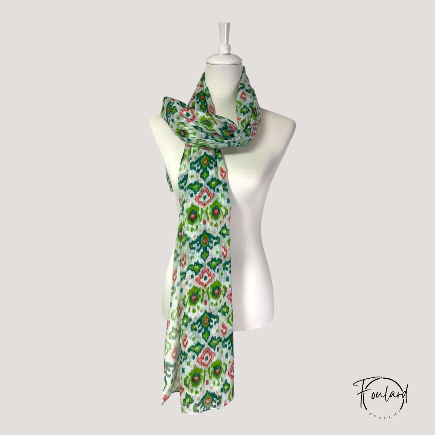 Foulard femme à motif ethnique vert et rouge