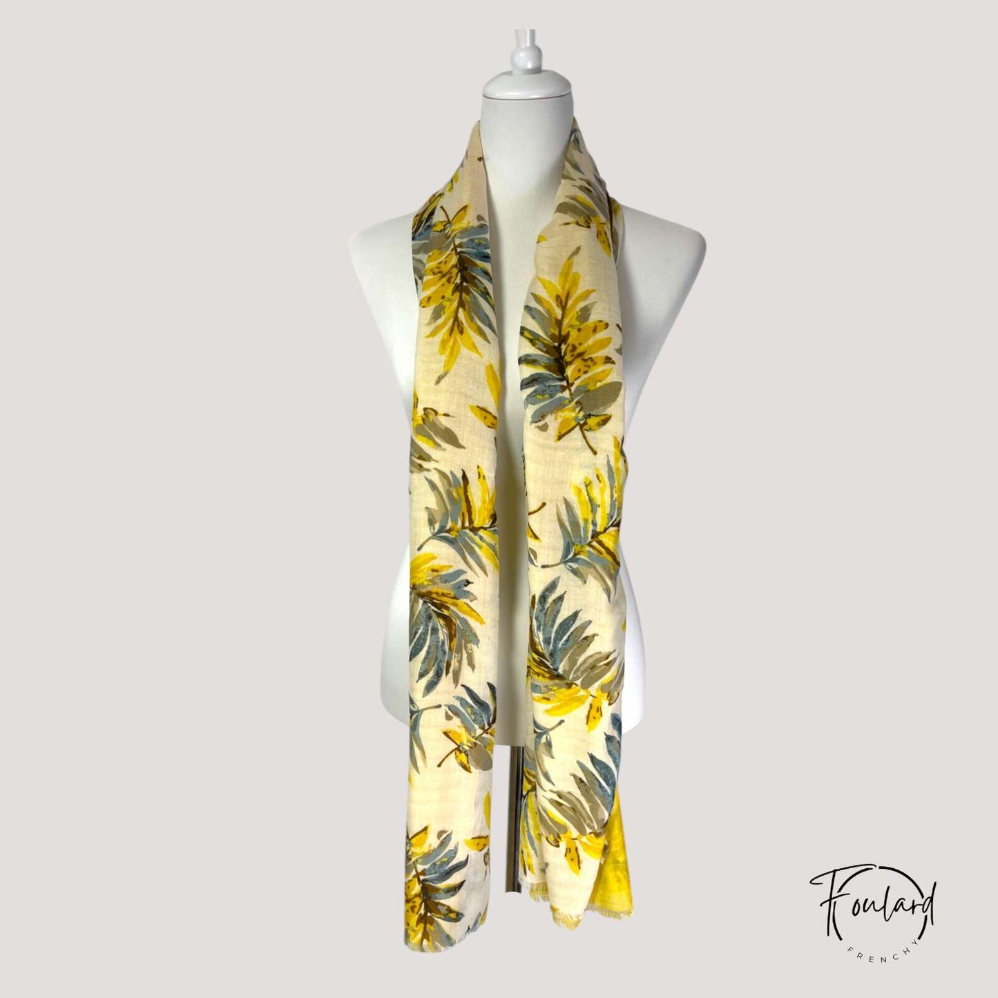 Foulard femme à motif feuillage jaune et bleu