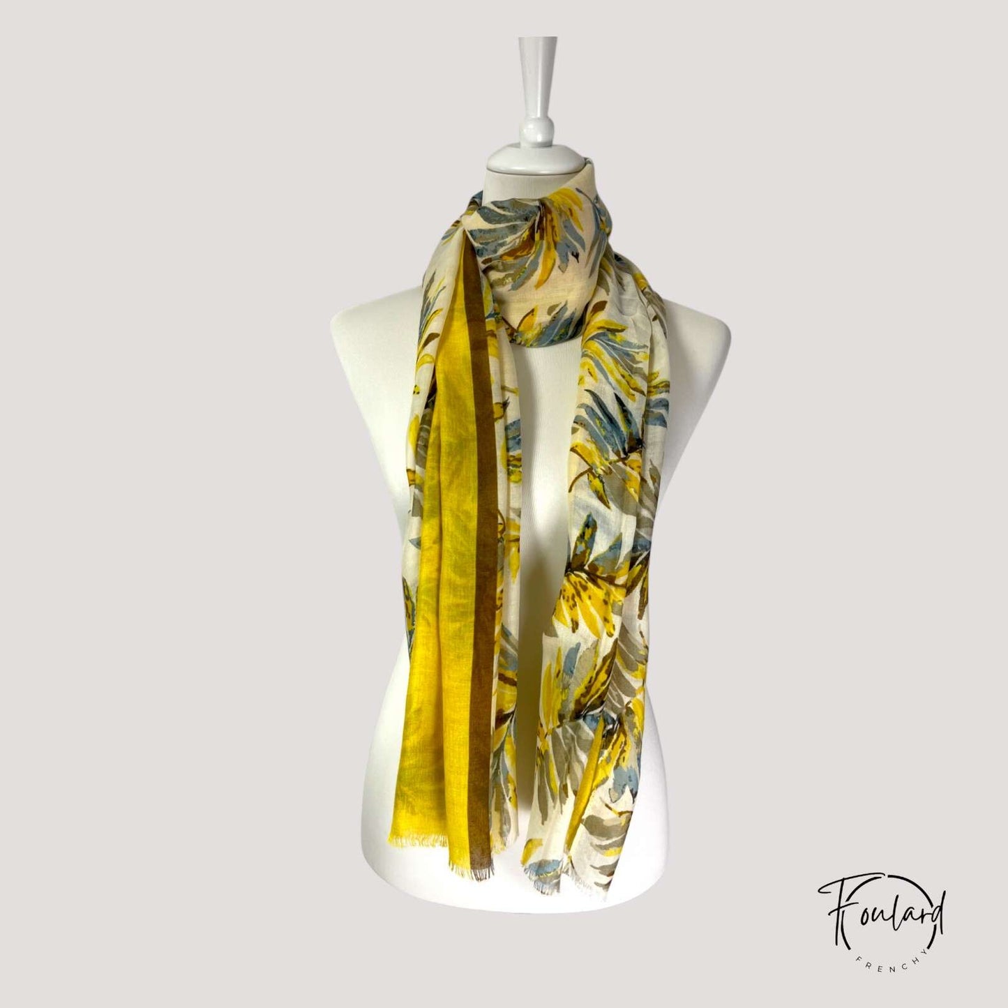 Foulard femme à motif feuillage jaune et bleu