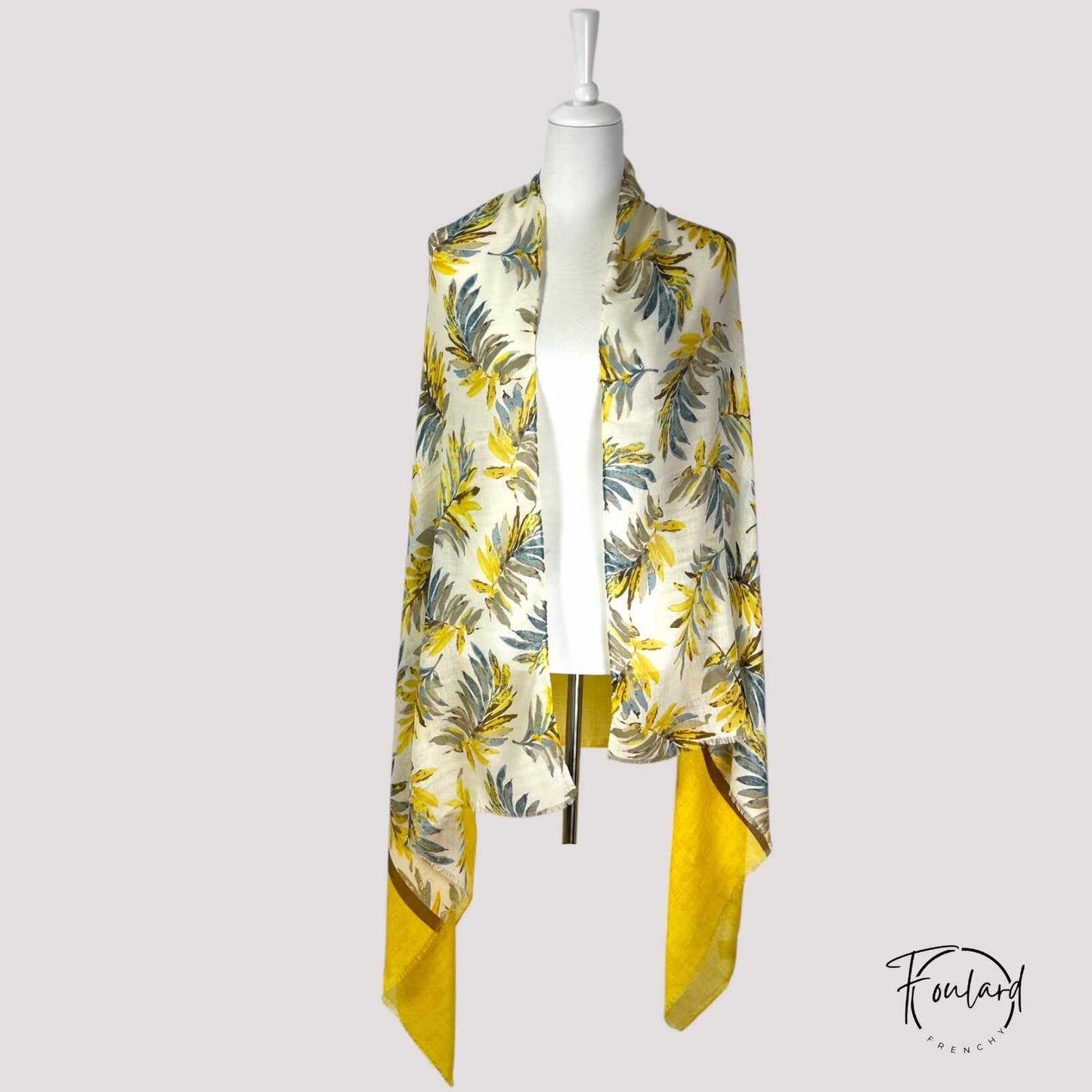 Foulard femme à motif feuillage jaune et bleu