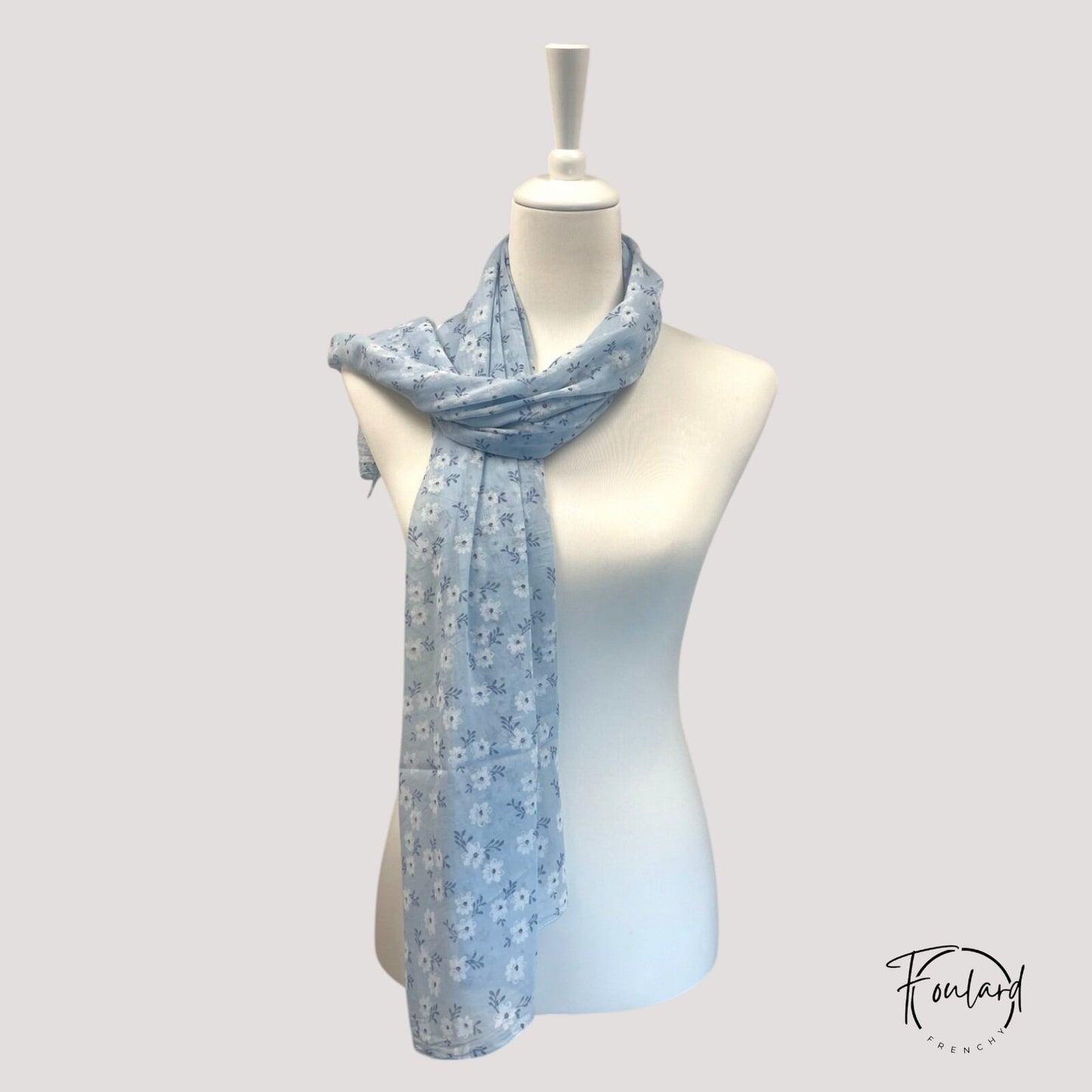 Foulard femme bleu ciel à fleurs blanches