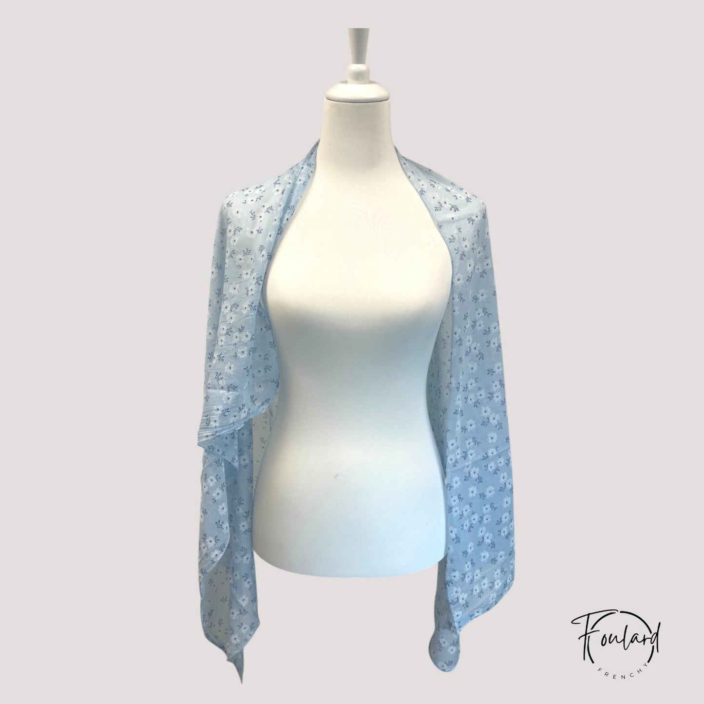 Foulard femme bleu ciel à fleurs blanches
