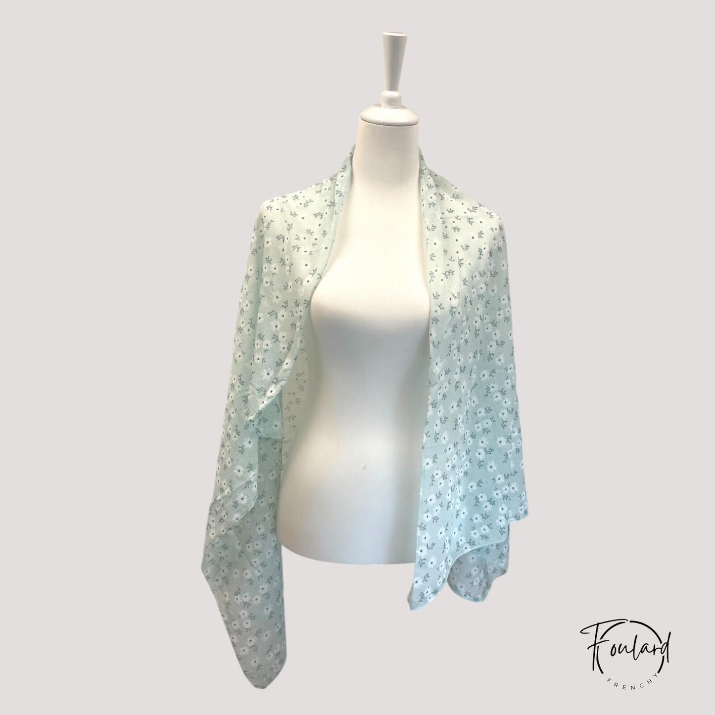 Foulard femme vert pastel à fleurs blanches