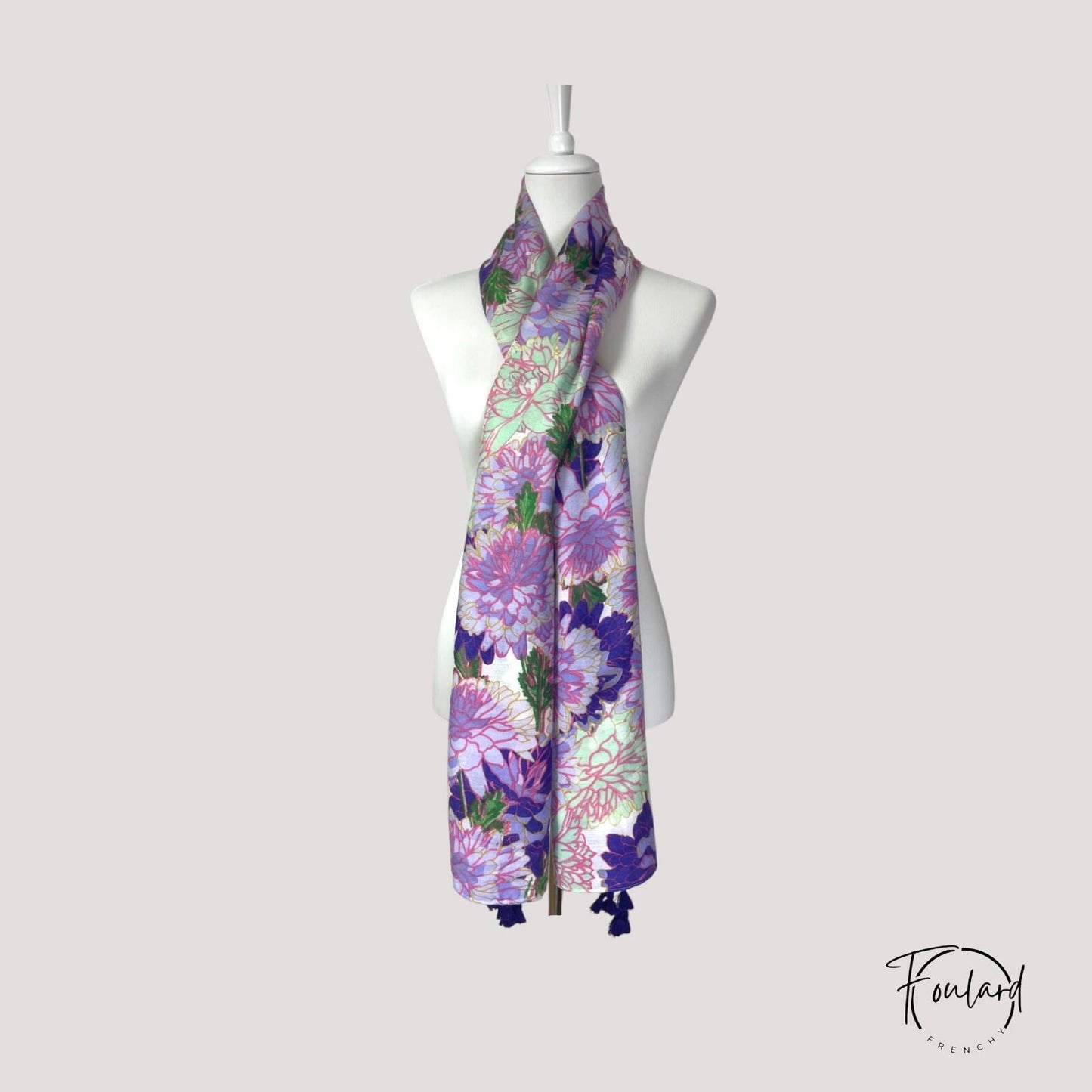 Foulard en coton à motifs floraux pastel – Fraîcheur et légèreté