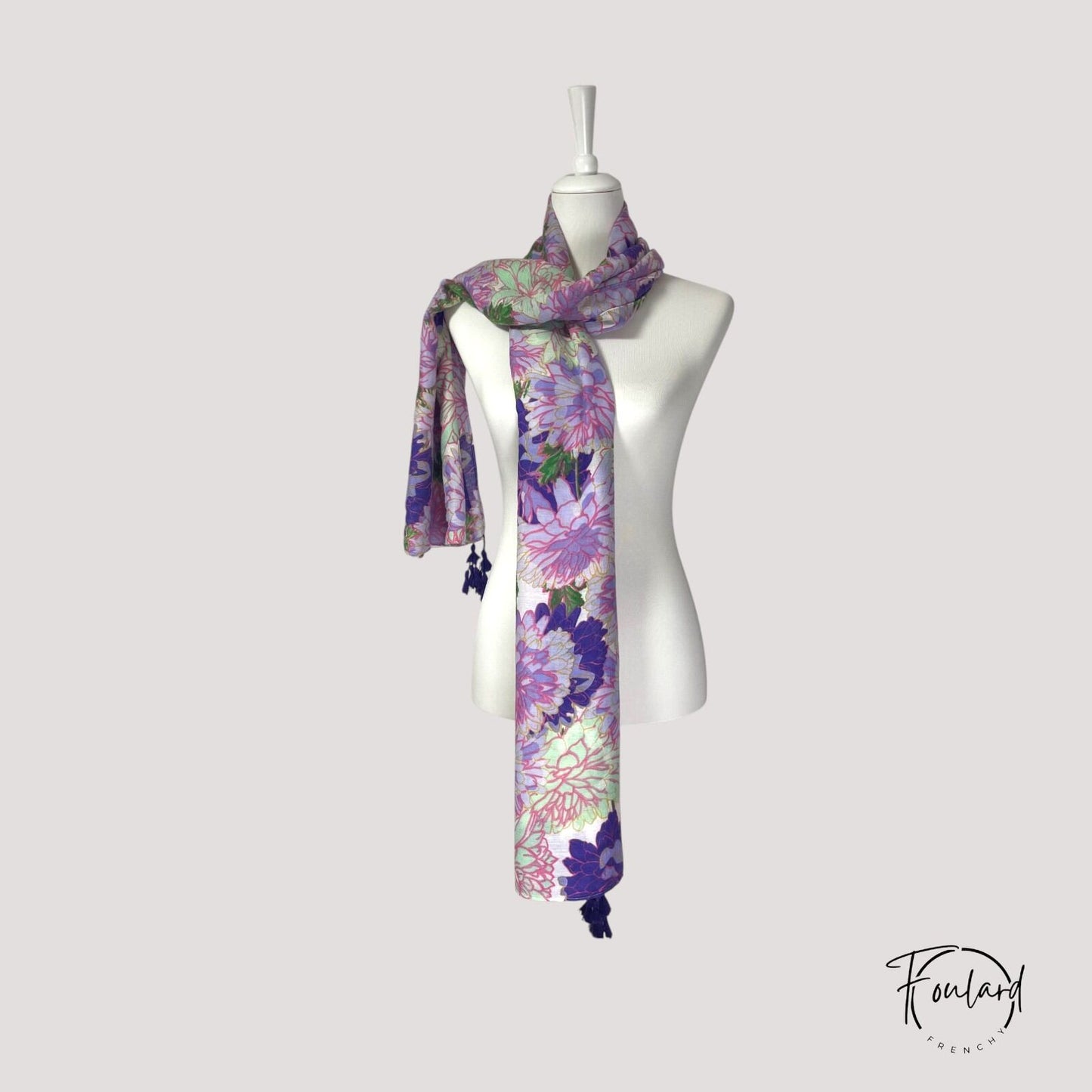 Foulard en coton à motifs floraux pastel – Fraîcheur et légèreté