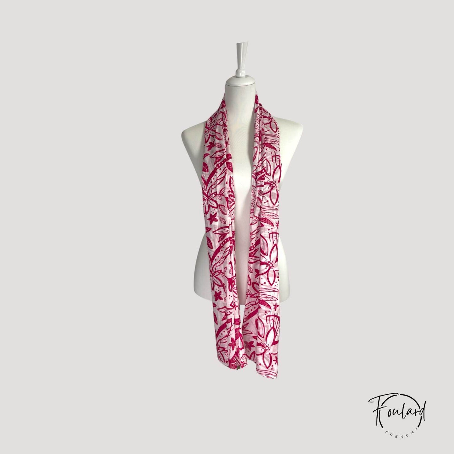 Foulard en coton rose fuchsia à motif floral – Élégance et fraîcheur estivale