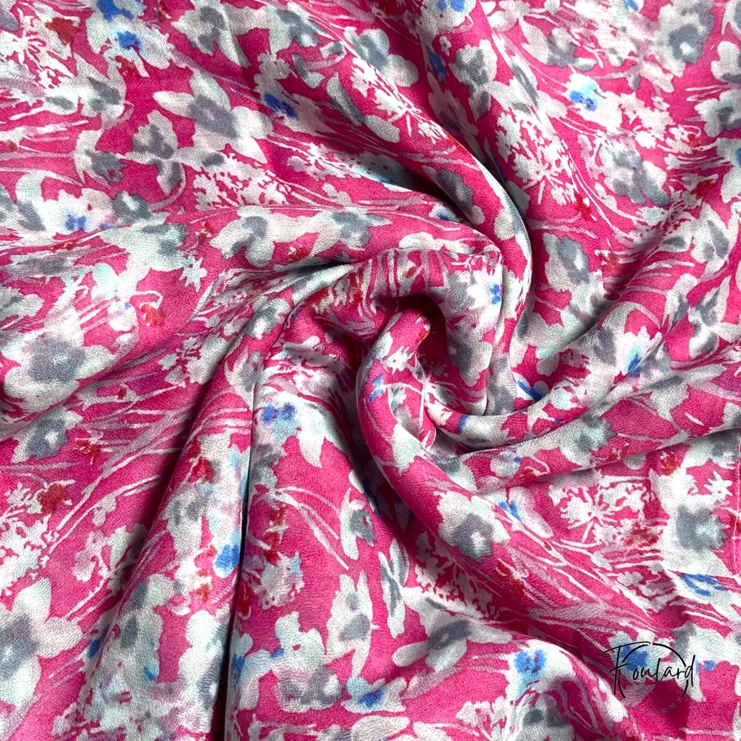 Foulard femme Rose imprimé floral fuchsia