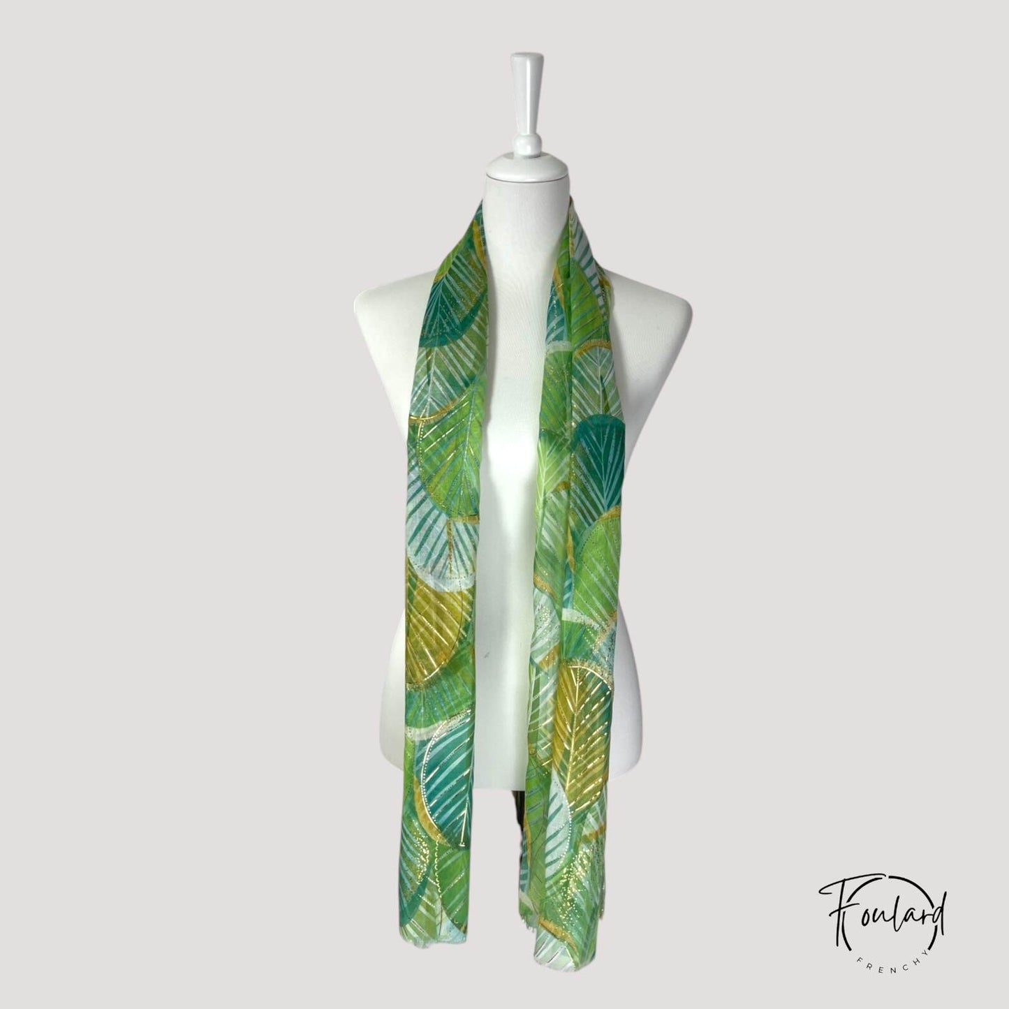Foulard femme vert à motif feuillage doré