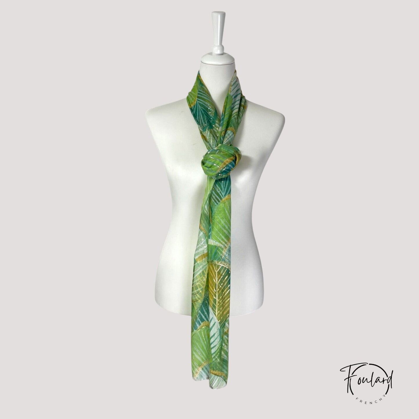Foulard femme vert à motif feuillage doré