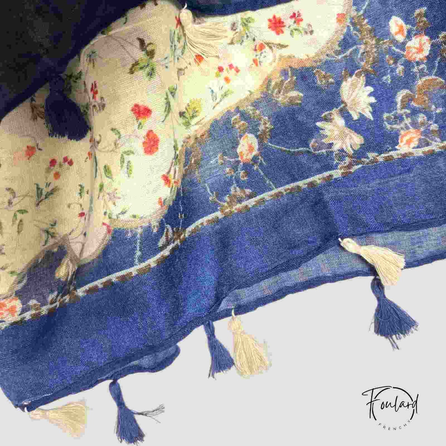 Foulard femme à imprimé floral fond beige