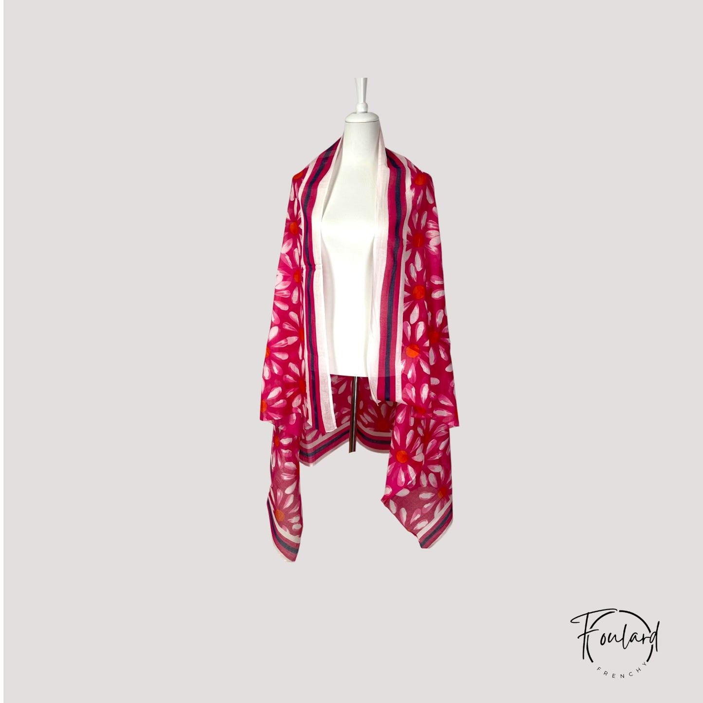 Foulard en coton fuchsia à motifs floraux – Élégance et peps au quotidien