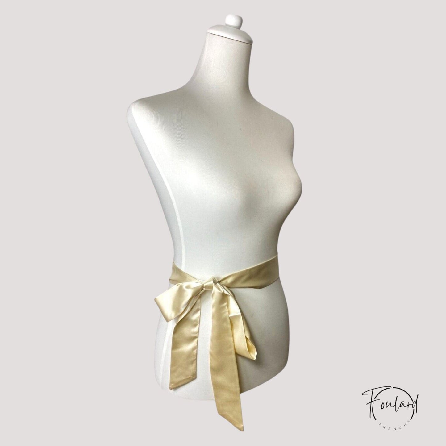 Ceinture foulard blanc crème satinée