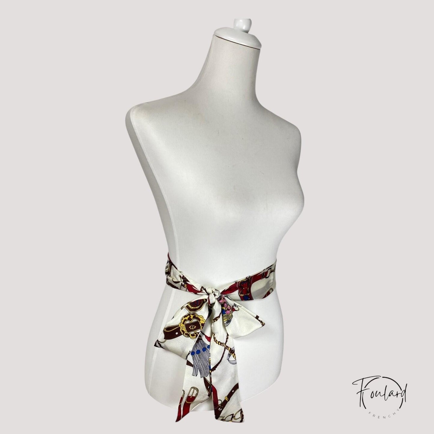 Ceinture foulard blanc satiné motif équestre