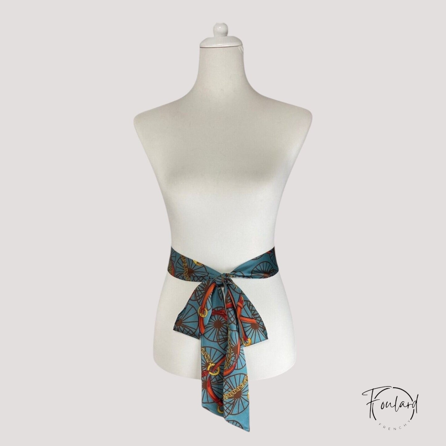 Ceinture foulard bleu-gris à motif équestre