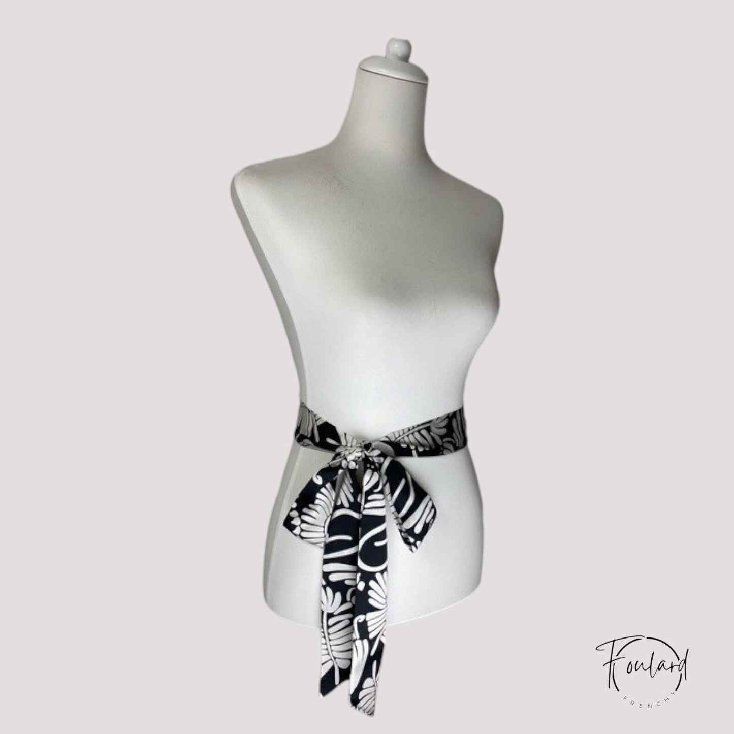 Ceinture foulard noire à motif végétal blanc